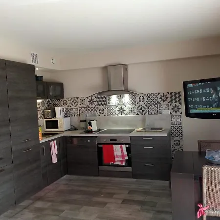 F2 Contemporain Refait A Neuf Avec Terrasse A 5 Minutes De La Apartment *