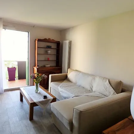 Apartment F2 Contemporain Refait A Neuf Avec Terrasse A 5 Minutes De La La Seyne-sur-Mer