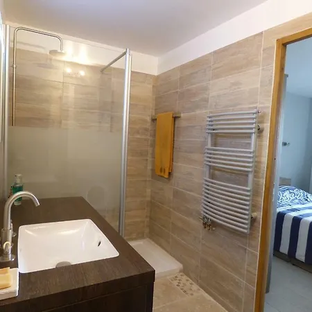 Apartment F2 Contemporain Refait A Neuf Avec Terrasse A 5 Minutes De La